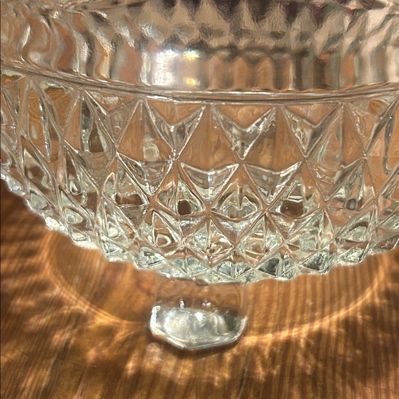 Indiana Glass Diamond Point clear crystal three-footed bon bon or candy dish. - Picture 3 of 8